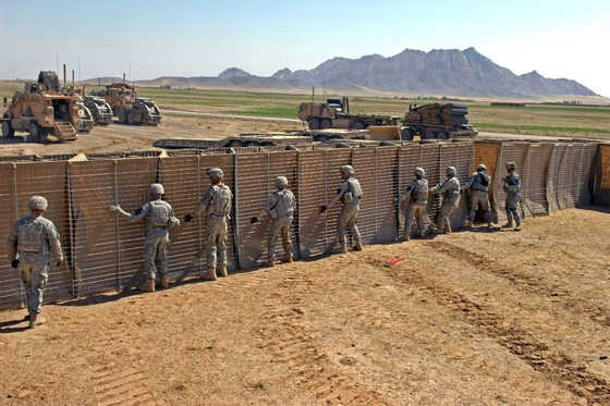 Barriere difensive resistenti di mil 10 mil 3 Hesco dei sacchetti di sabbia delle barriere per la gamma di fucilazione