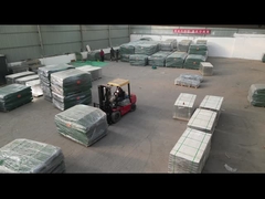 La barriera difensiva viene spedita in container.