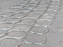 Recinzione di difesa segreta Tracce di carri armati Rana Rete di sicurezza Rete di confine Putanka Russia