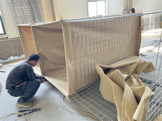 5mm Barriera difensiva con filo 20 cellule 1*1*1M 1*1*5M Flessibilità Scudo di rete saldata nera