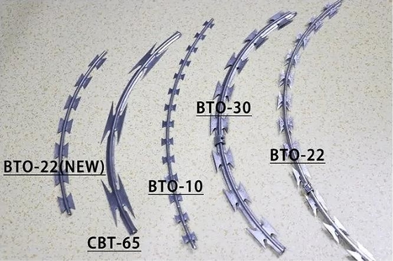 CBT Razor Barbed Wire per la fortificazione Anti-rust Razor Blade Barbed Wire Double Strand In Rolls