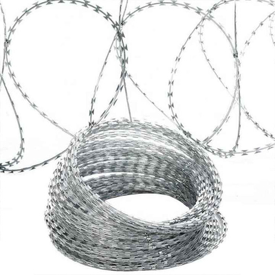 Al dettaglio BTO-10 Razor Barbed Wire High Tensile Rolls For Secure Enclosures Wire Fence Panel