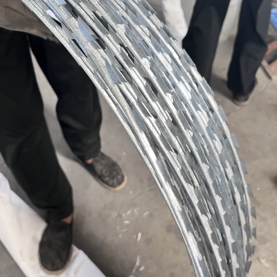 BTO-22 Razor Wire For Explosion Proof Mesh Gabion Container Anti Impact Hot Dipped Galvanized Barrieri difensive