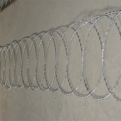 BTO-22 Galvanizzato di 90 cm di diametro di bobina Concertina Razor Barbed Wire per il muro di protezione