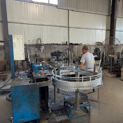 Prodotto all'ingrosso di filo spinato di rasoio galvanizzato a caldo utilizzato con recinzione a legame a catena
