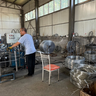 Prezzo di fabbrica Acciaio inossidabile filo rasoio Prezzi Concertina filo rasoio lame filo spinato produttore