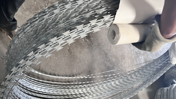 CBT Razor Barbed Wire per la fortificazione Anti-rust Razor Blade Barbed Wire Double Strand In Rolls