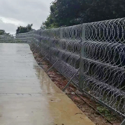 2.5mm di diametro Galvanizzato Razor Barbed Wire Fence di sicurezza Saldato Acciaio Mesh con Barbs