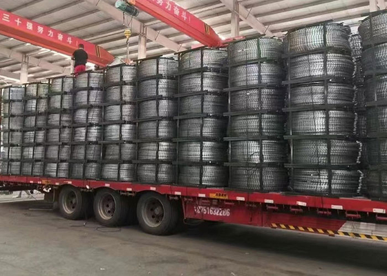 Filtro di filo spinato di plastica rivestito con rasoio Flat Wrap Wire per recinzione di sicurezza