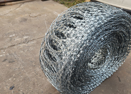 Fabbrica di produzione Rustproof Razor Fencing Wire Concertina Spirale di filo spinato