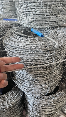 filo spinato recinzione di sicurezza recinzione di sicurezza filo spinato lame filo spinato fili spinati galvanizzati filo spinato recinzione agricola filo spinato rotoli di filo spinato per bovini