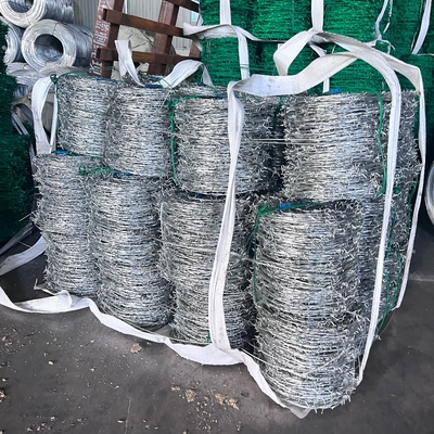 Fabbrica Hot Dip galvanizzato filo spinato per maglia Recinzione di sicurezza 12,5 calibro 18 calibro PVC rivestito ferro filo spinato