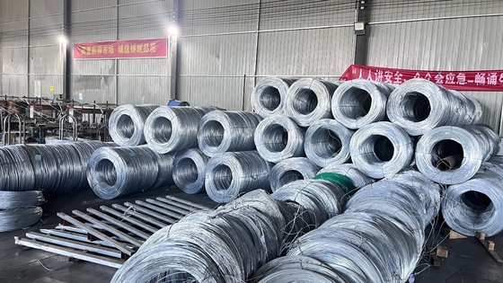 Fabbrica Hot Dip galvanizzato filo spinato per maglia Recinzione di sicurezza 12,5 calibro 18 calibro PVC rivestito ferro filo spinato