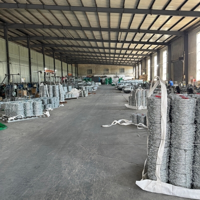 Fabbrica Hot Dip galvanizzato filo spinato per maglia Recinzione di sicurezza 12,5 calibro 18 calibro PVC rivestito ferro filo spinato