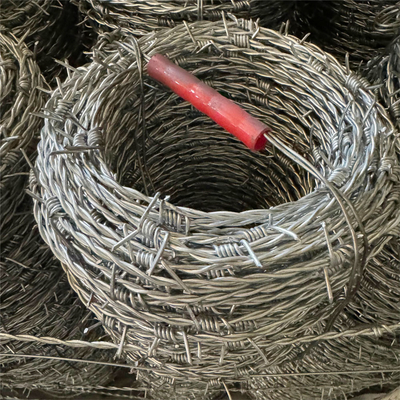Installazione personalizzata di nastro di protezione a spina galvanizzato a caldo Recinzione di filo spinato per la sicurezza delle prigioni