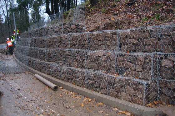 Parete di supporto di un cesto di filo di ferro resistente ricoperto di zinco pesante 2m x 1m x 1m