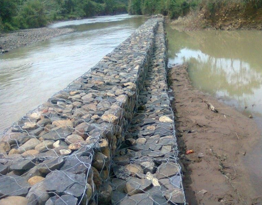Cestini di gabione per la protezione dei pendii