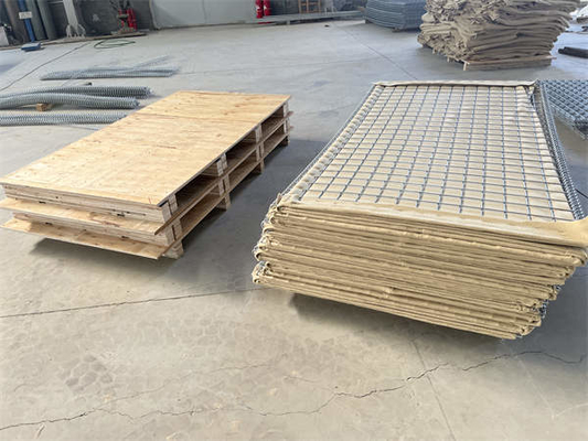 Barriera difensiva in acciaio zincato con rete metallica da 4 mm