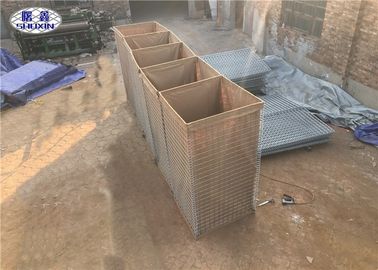 Esercito facendo uso del mestiere galvanizzato immerso caldo della difesa della barriera dopo la saldatura