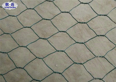 Gabbie accatastabili della parete del gabbione, muro di sostegno facendo uso dei canestri del gabbione