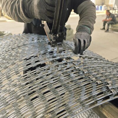 Griglia di filo spinato resistente alla corrosione per recinzioni di sicurezza