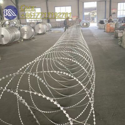 Cina Fabbrica Concertina Razor Barbed Wire utilizzato per la barriera di protezione dei confini del paese