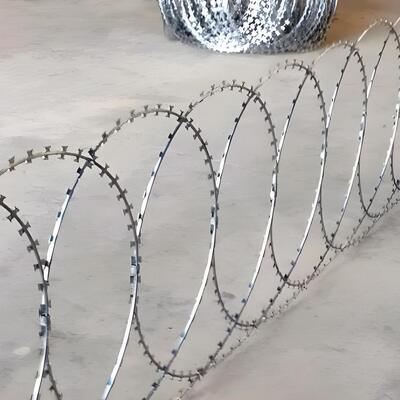 Recinzione di alta sicurezza galvanizzata a caldo BTO-22 Concertina Razor Barbed Wire Wall