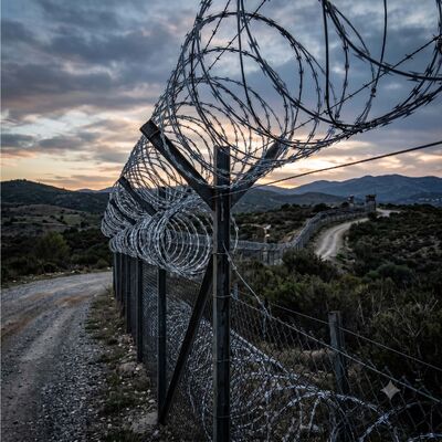 Bobine di filo spinato a nastro rasoio ad alta sicurezza per la protezione di pareti di confine e recinzioni aeroportuali