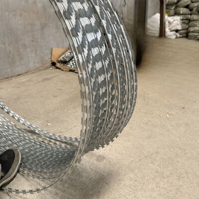 Acciaio Galvanizzato Bto-22 Razor Barbed Wire per la protezione della rete Concertina Razor Wire Coils