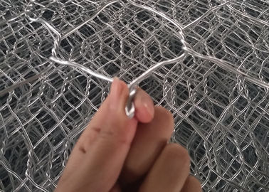 I muri di sostegno di pietra della gabbia esagonale del cavo, lapidano le gabbie riempite del contenitore di metallo