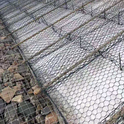 Il canestro esagonale del gabbione della rete metallica di filo di ferro 2.0mm galvanizzato/PVC ha ricoperto la parete